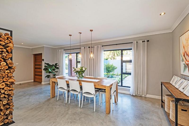 5 Bedroom Property for Sale in Schoongezicht Western Cape